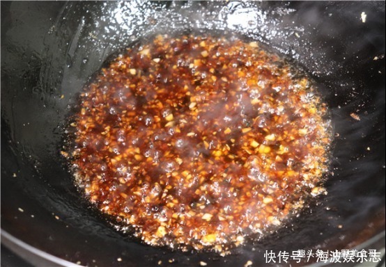 色泽|虎皮鸡爪还是这样做好吃,大厨教你秘制做法,软糯入味,色泽诱人