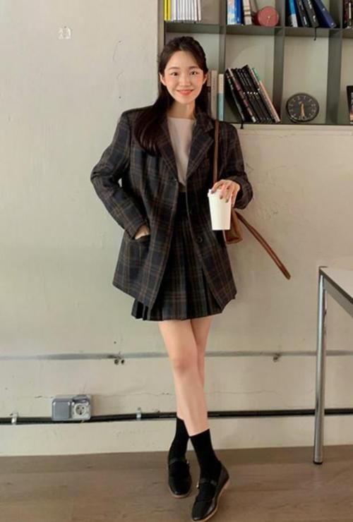 开春的薄外套，这4件一定要买，百搭还特显气质