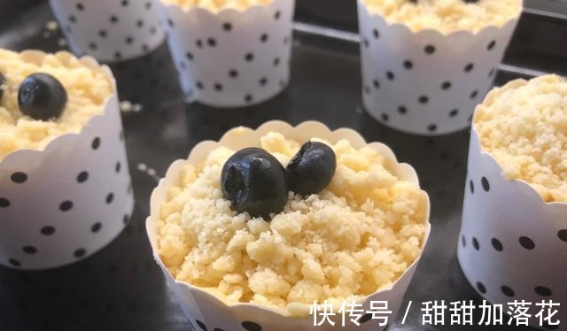 蓝莓|孩子放假就吃它,酥顶蓝莓糕,简单不费力,营养丰富,美味可口!