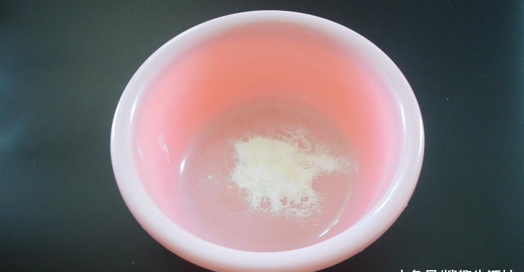 洗洁精|清洗毛巾别再用肥皂了, 用它泡一泡, 多脏多旧的毛巾也能洁白如新