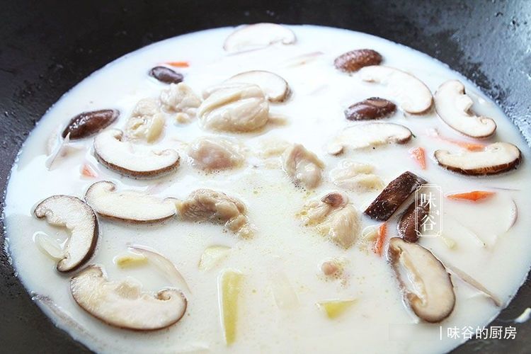 天冷了，吃炒菜不如炖菜，几种食材炖一锅，鲜美营养，浑身都暖和