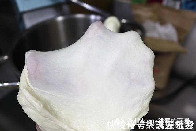 面团|面包没出炉就满屋飘蒜香，早餐零食不愁了，没菜没酱手撕吃一个