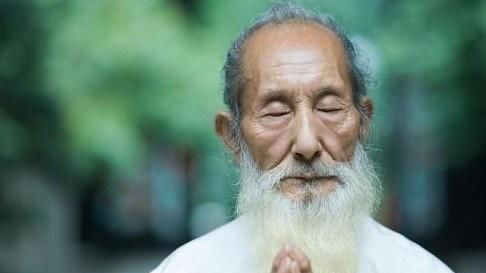 保证身体|中老年人要保持的长寿好习惯,早睡早起仅排第五,第一个很少人做