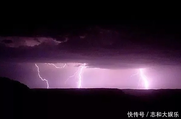 宇宙中第一个有意识的生命什么时候出现的?又是如何诞生的?