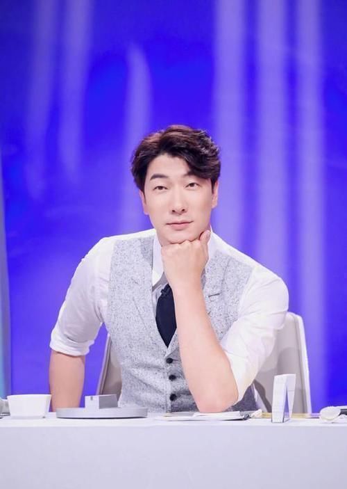 张亮 同是大厨人设崩塌,张亮张艺凡趣味横生,她却被全网批太假