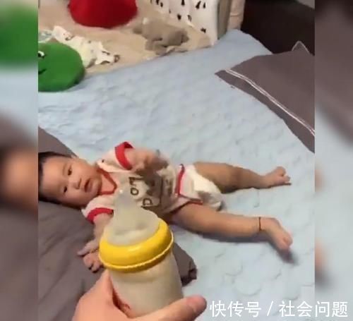 母乳喂养|萌娃因“奶瘾”超大走红,网友:建议直接把娃送到戒奶所比较好!