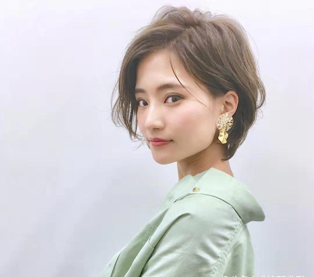 发色|35岁左右女人适合什么发型?三组时尚减龄的日系发型,简单显气质