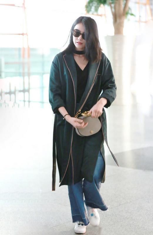 穿出高级|高圆圆真是天生丽质！“睡袍”也穿出时尚感，慵懒简约不失女人味