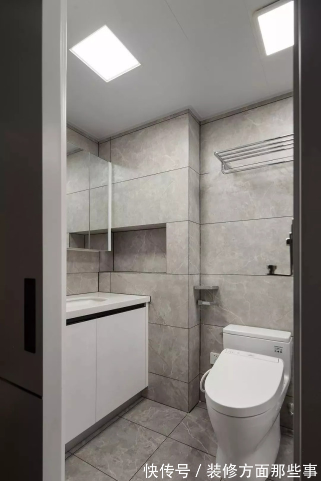 收纳|50平简约风公寓设计,玄关大面积的留白进门没有局促压抑感