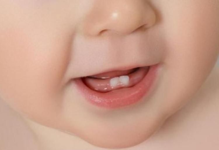 残奶|喂奶时被宝宝“下狠嘴”,疼的宝妈反手一巴掌,孩子反应让人心疼