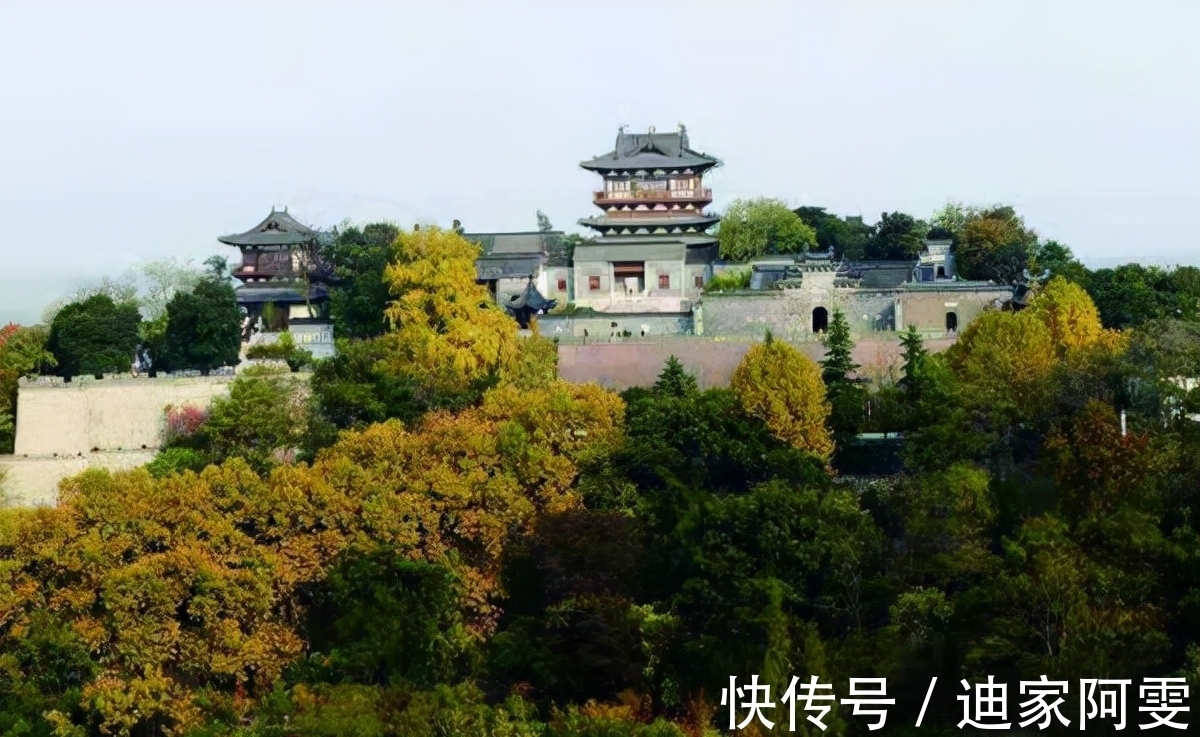 北固山！多景楼上多词章，陆游也曾谱写华章，开篇就是名句，读来引人入胜