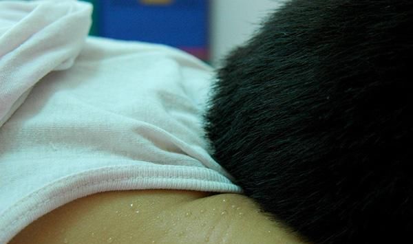 男性堅(jiān)持裸睡，四種喜人變化或會(huì)找上你，別羞于查看