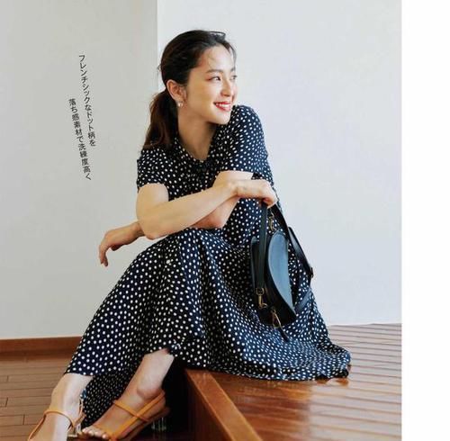 波点怎么穿都不会觉得腻！以下搭配优雅时尚，照搬还简单