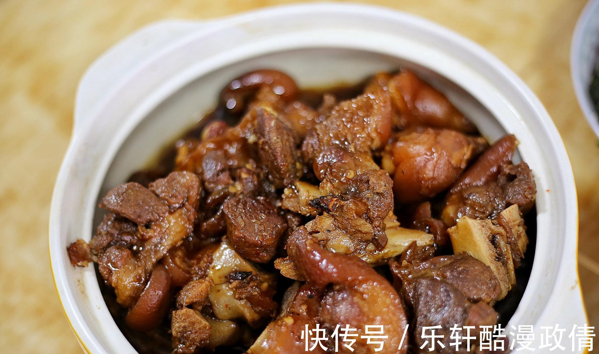 爆炒|回娘家吃饭，妈妈做的一桌菜，晒朋友圈火了，网友还是亲妈疼人