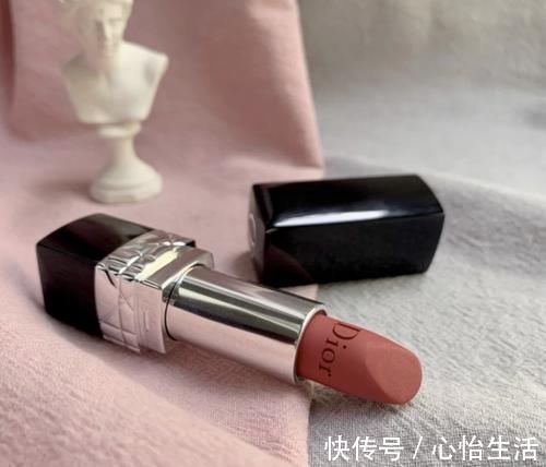 花钰|大牌口红别乱买，口红的保质期要会看，别稀里糊涂花冤枉钱