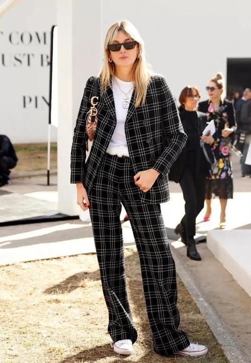 冬春换季，这4双鞋值得入手！万能百搭又时髦，女明星都争着穿