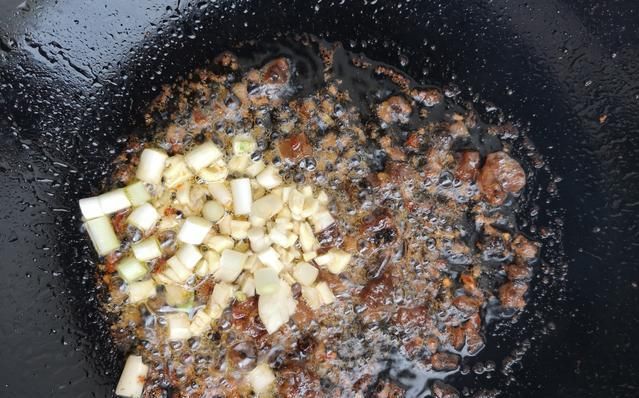 炖豆腐时加入它，美味又下饭，一上桌就被抢光了！