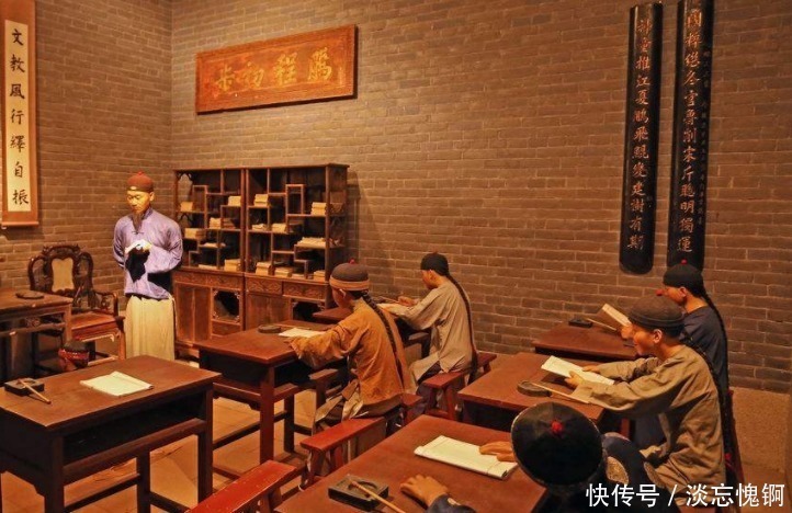 上联!先生出上联:昨日偷桃钻狗洞,不知是谁?学生的下联令人佩服!