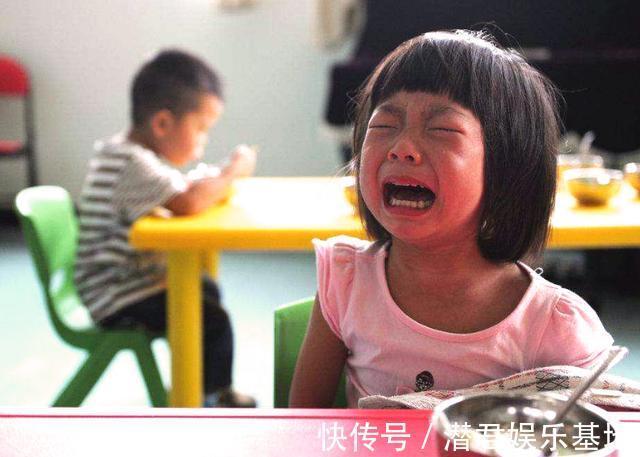 脱下|4岁女儿放学回家哭泣，大喊“我想尿尿”，脱下裤子后妈妈崩溃