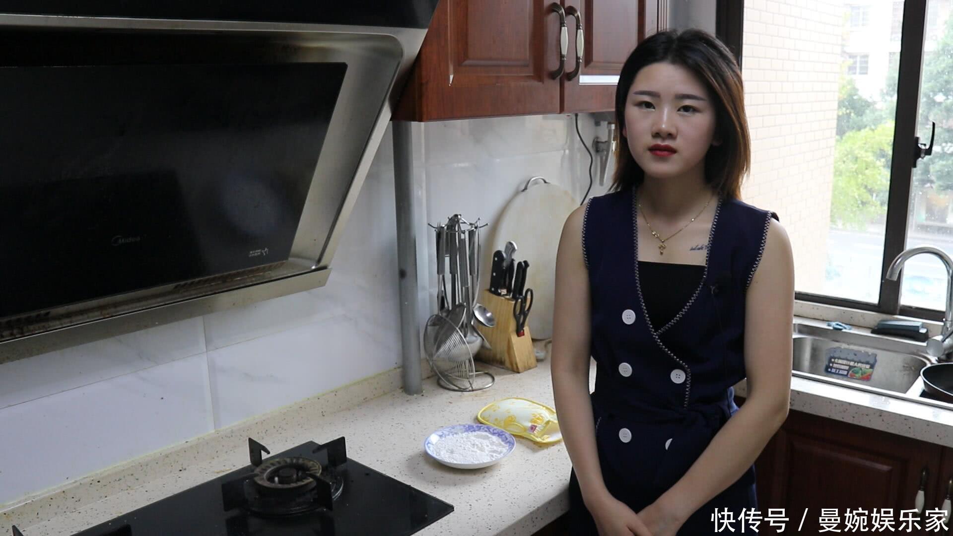 面粉|再脏的油烟机,撒上它擦一擦,2分钟就能洗得光亮如新,太省事了