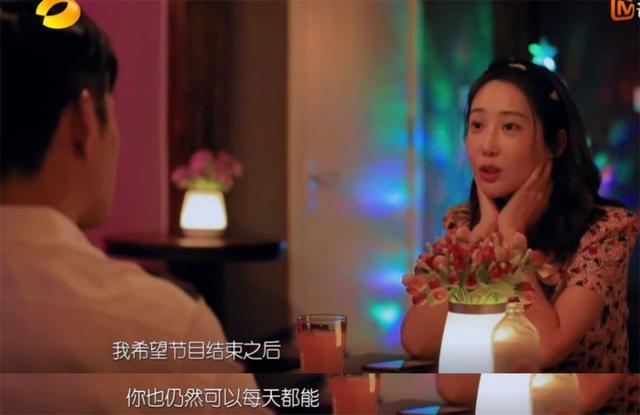 极致|严屹宽人设大崩塌!抠门到极致,送老婆二手花,十周年吃麻辣烫