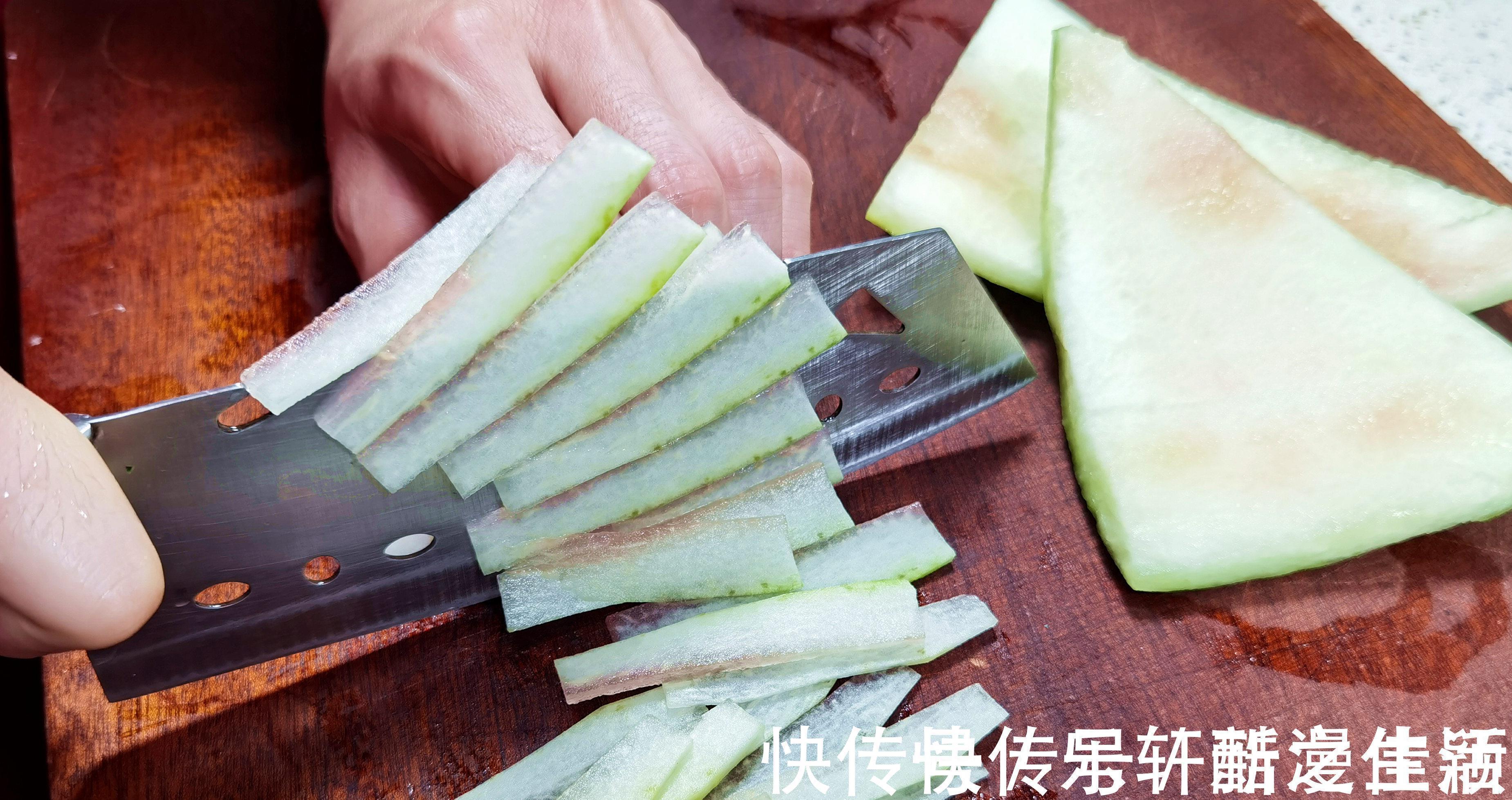 夏季吃黄瓜苦瓜不如吃它,营养极高,经常上火多吃点,消暑又开胃