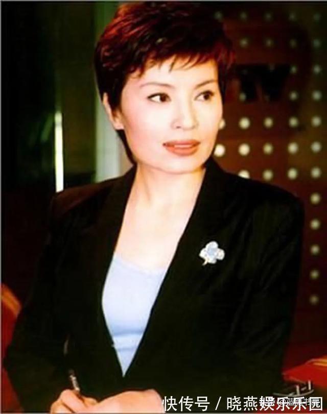 蓝鹰|李瑞英晒书法作品,气质优雅投身主持事业,不愧是出名的才女