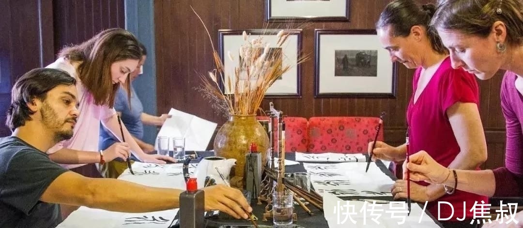 外国学者&外国学者提醒西方人:不要试图同化中国人,你会先被中国人同化