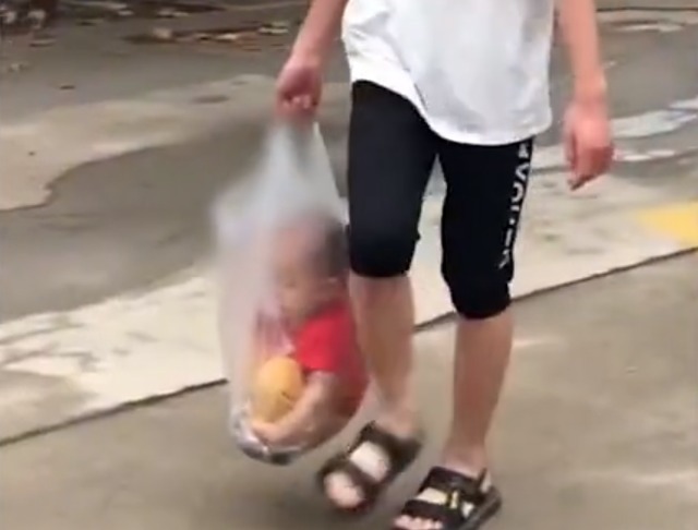 哥哥|山东一妈妈让哥哥带弟弟,回来却用塑料拎着,网友提了个西瓜