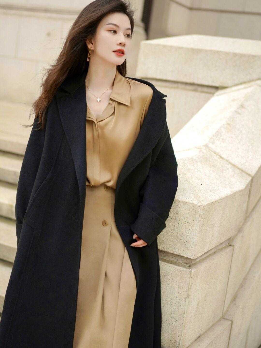 博主 别再用大衣搭配休闲鞋了,试试大衣+及踝靴吧!时髦精致又有气场