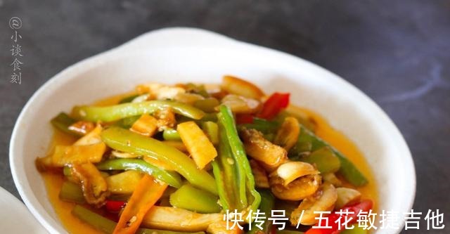 韭苔|小两口的精致晚餐，晒到朋友圈火了，网友不仅会吃，还会过日子！