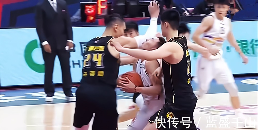 许钟豪|姚明被动了!CBA重罚许钟豪还没完,苏群又提新要求,这下麻烦了!