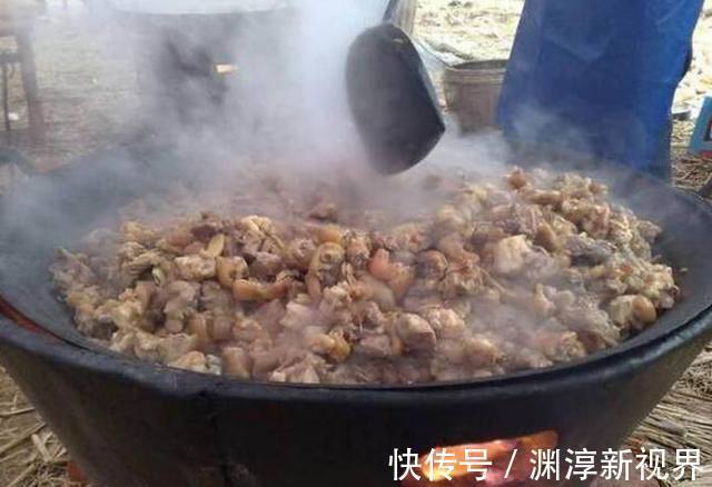 农村90后小伙结婚，婚宴上大鱼大肉分量足却没人吃，