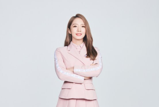 写真|孟美岐：无童年生活，4岁练舞，20岁出道，可父母为何如此狠心？