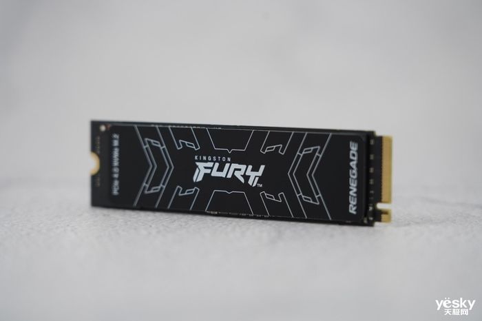 读写|纤薄体积，强劲性能 Kingston FURY叛逆者（Renegade）NVMe SSD固态硬盘评测