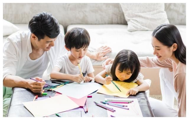 生孩子越多越好吗？一家7口困惑的幸福，网友表示无法理解