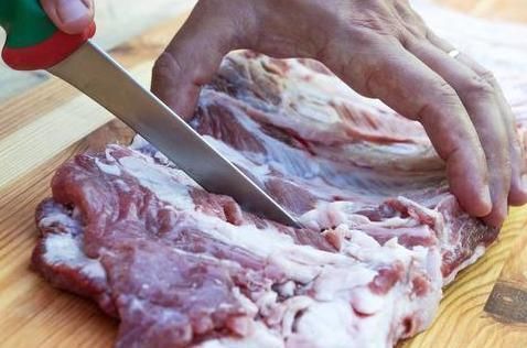 买排骨，选肉多的还是肉少的？老屠夫：不重要，看准3点就够了