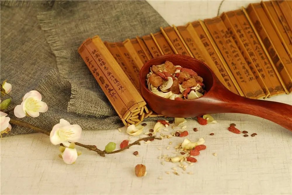 图解黄帝内经|《黄帝内经》8大养生智慧：顺时令，养气血，活出精气神儿