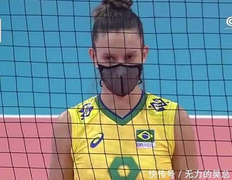 罕见一幕!巴西女排主二传戴着口罩与中国