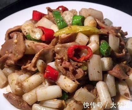 茶树菇|好吃不过的几道家常菜，色泽诱人，鲜香入味，家人吃得很开心