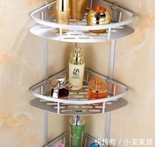 有钱人|卫生间不要装置物架了,有钱人这样做更省钱实用不占地,太聪明了