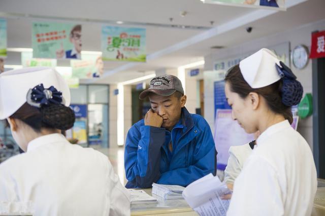 老李|46岁男子,不痛不痒,查出肺癌,手上1个标记,提示已到中晚期