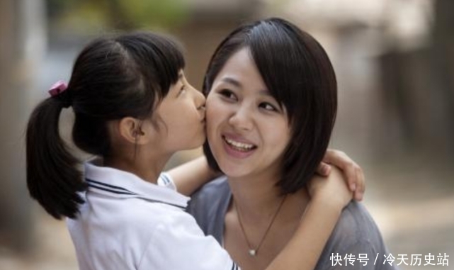 子枫 享受张子枫洗脚服务时,杨紫下意识的话成亮点,素质高低很明显