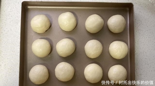 蒜香小餐包|早餐别老吃包子油条,试试这个,松软可口,连吃五个才过瘾