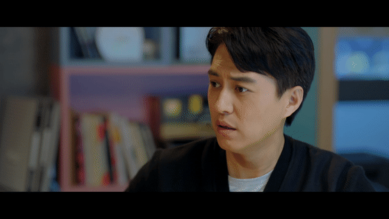 靳东《突围》今晚首播,12位戏骨助阵,3大看点,真正的王炸来了