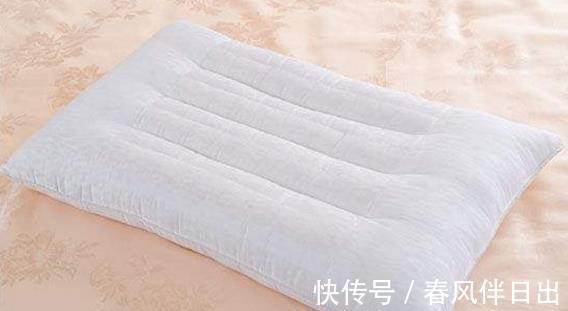 医生|晚上睡觉的枕头，是硬的好，还是软的好？听听医生怎么讲