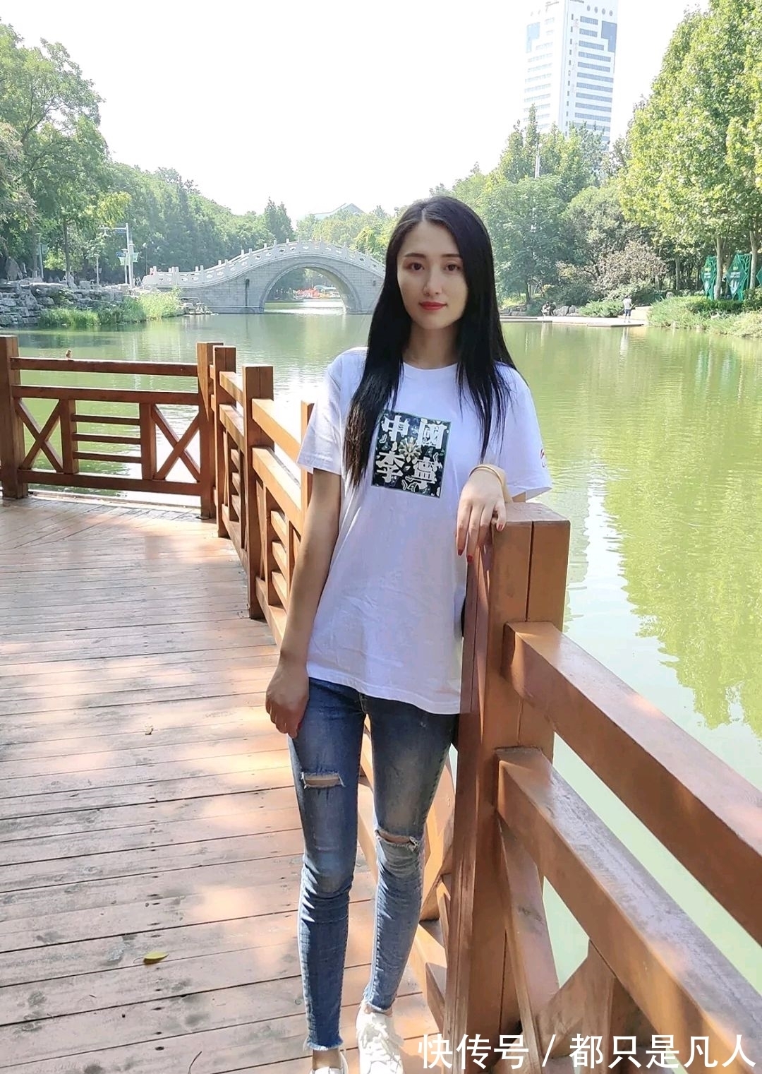 竹兰#岁月无痕弹指去,唯留诗句叹鬓花