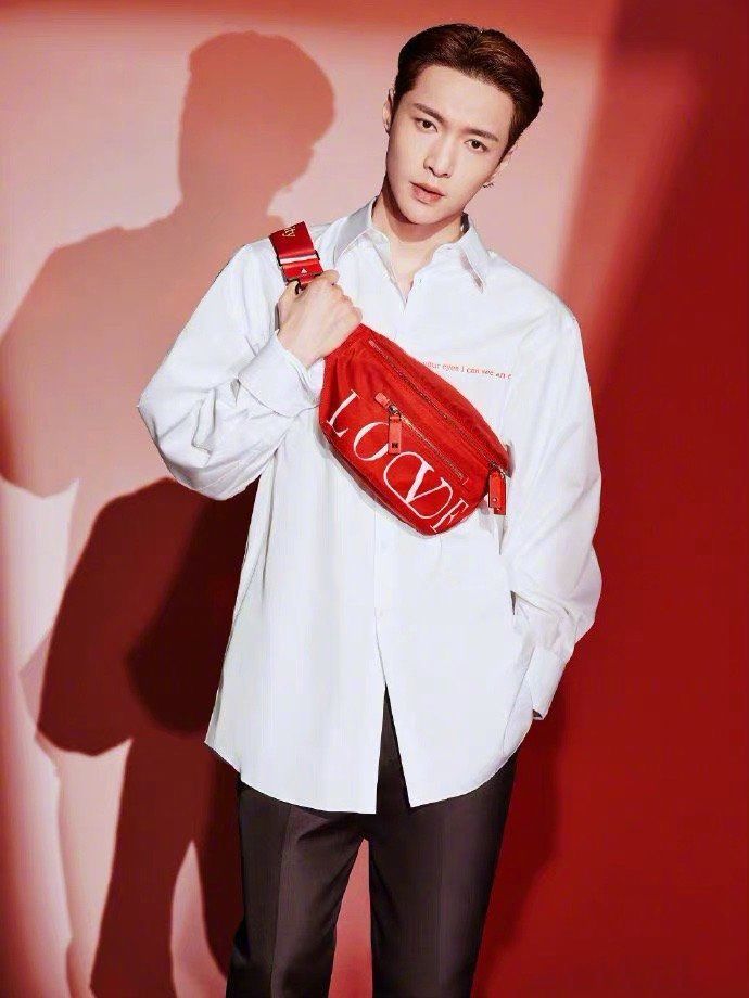 春季内搭不知穿什么？那就pick一件永不过时的白衬衫吧！