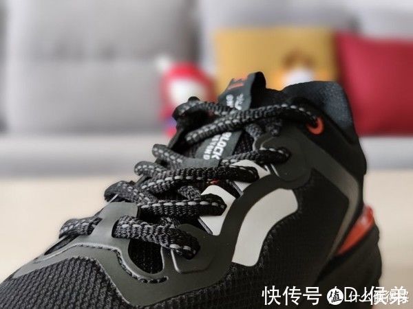 下雨天 361度爆沫雨屏不到两百元的防水好鞋 爆米花中底又软又弹