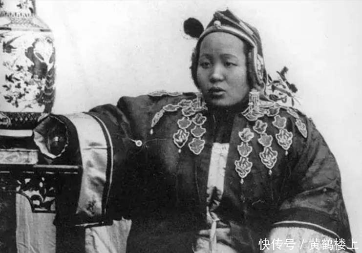 照片|你没见过的晚清照片,大户人家钟表都是标配,最后一张女子颜值爆!